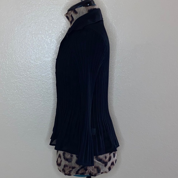 Sunny Leigh Pleated Chiffon Black Button Up Flare Sleeves Fitted Button Down S - Picture 2 of 9